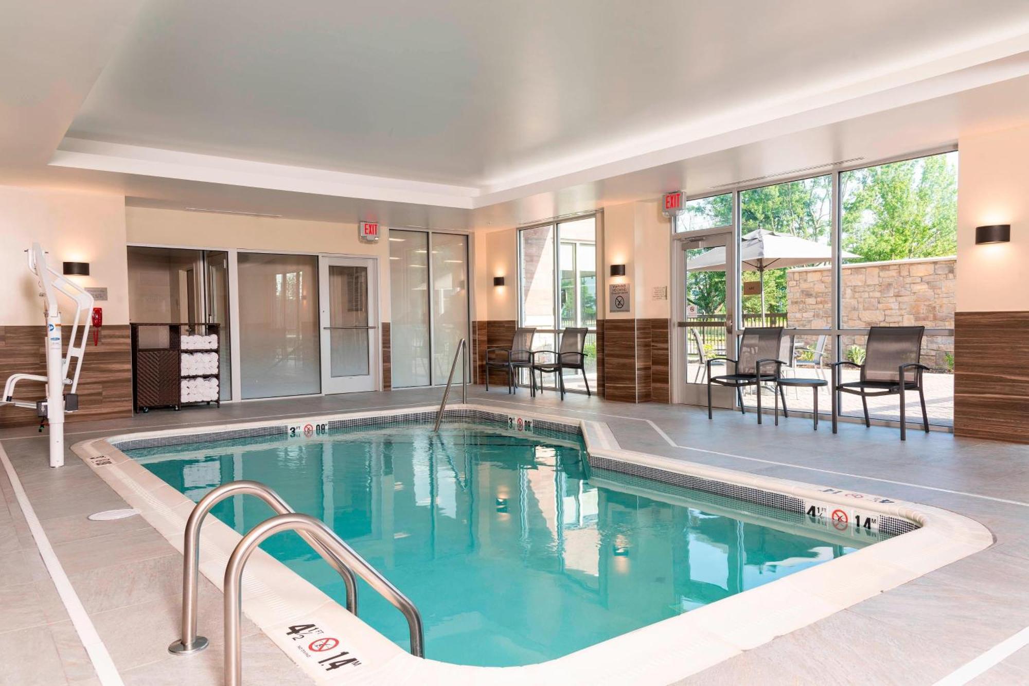 Fairfield & By Marriott Indianapolis 3*
