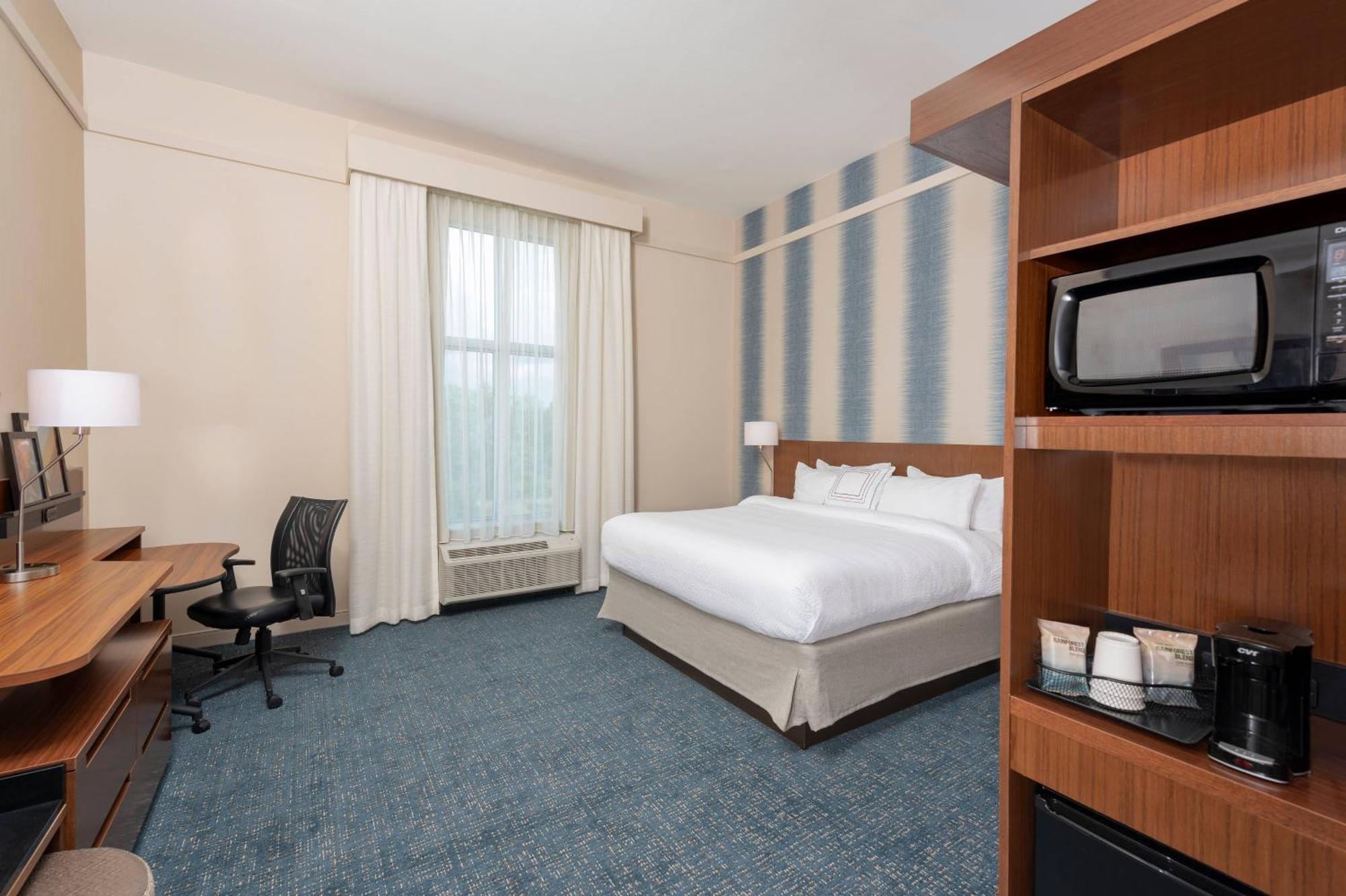 Hotel Fairfield & By Marriott Indianapolis 3*